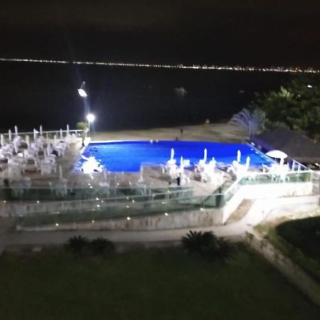 Apartamento Pe Na Areia Frente Para O Mar E Piscina Na Prainha Caraguatatuba Eksteriør billede