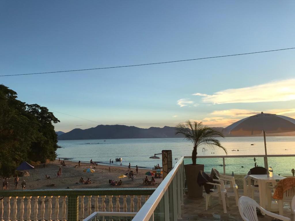 Apartamento Pe Na Areia Frente Para O Mar E Piscina Na Prainha Caraguatatuba Eksteriør billede